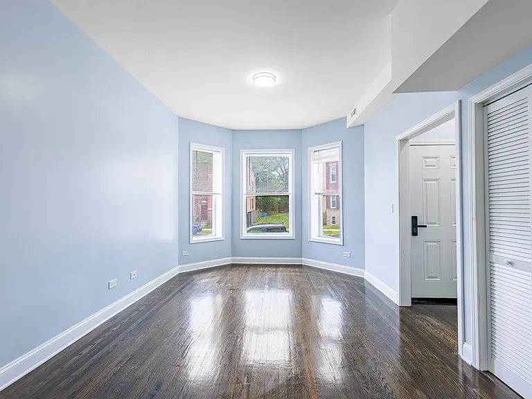 6433 S Vernon Ave #1 — Photo 4