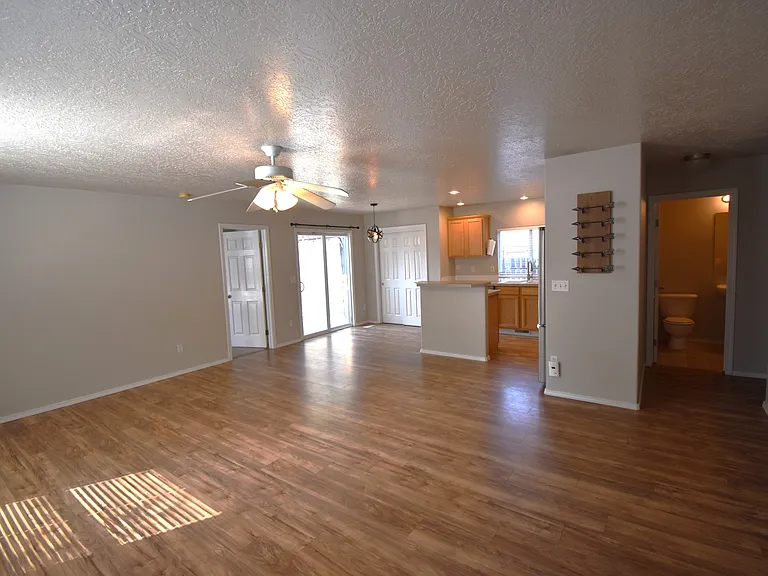 3222 S Lindsay Ave — Photo 5