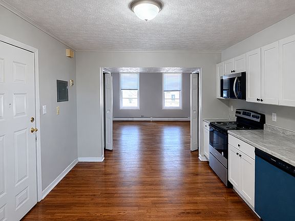 2nd image of 26 Lyon St Unit 2