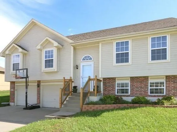 805 Garnes St, Raymore, MO 64083