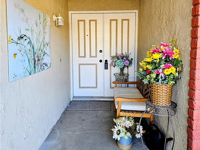 3953 Bayberry Dr — Photo 2