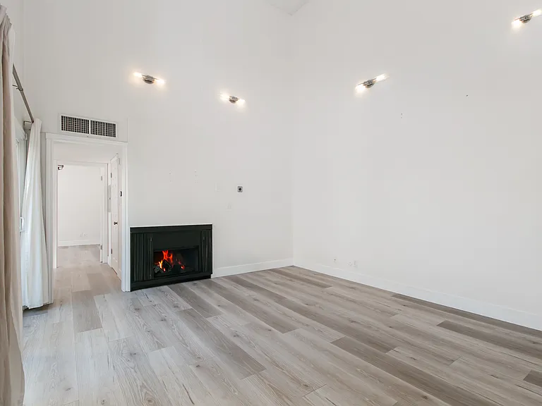 1339 N Columbus Ave #304 — Photo 5