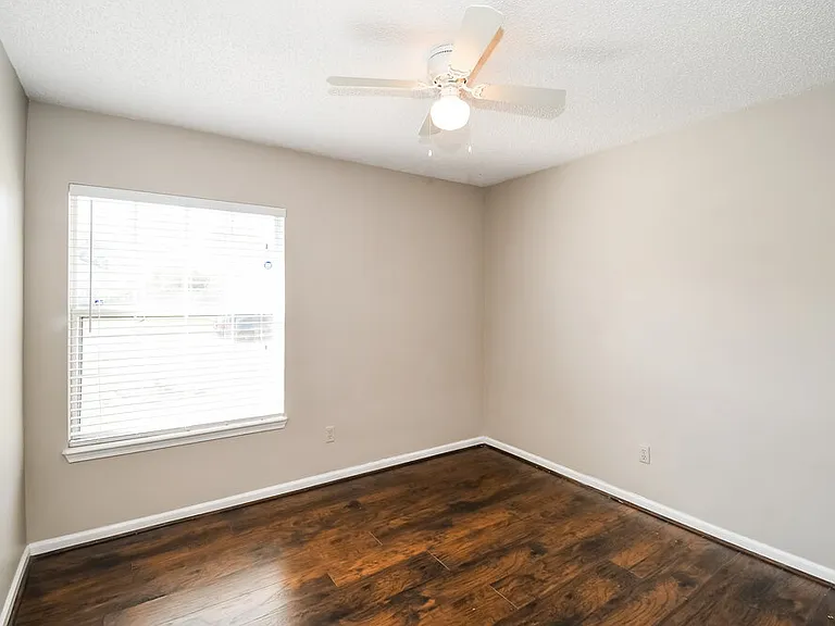 413 Cottage Cove Ct — Photo 13