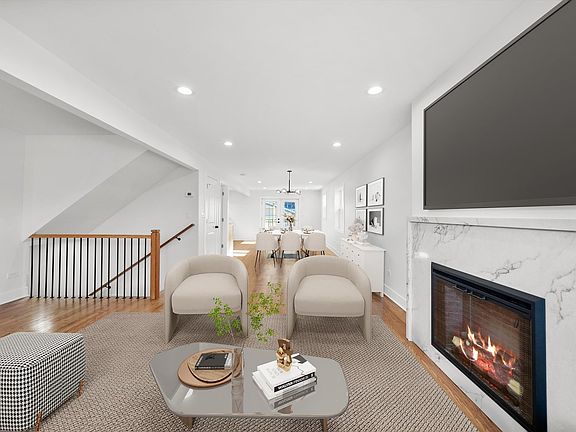 3rd image of 3447 N Ozark Ave
