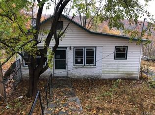 3004 High St, Mohegan Lake, NY 10547