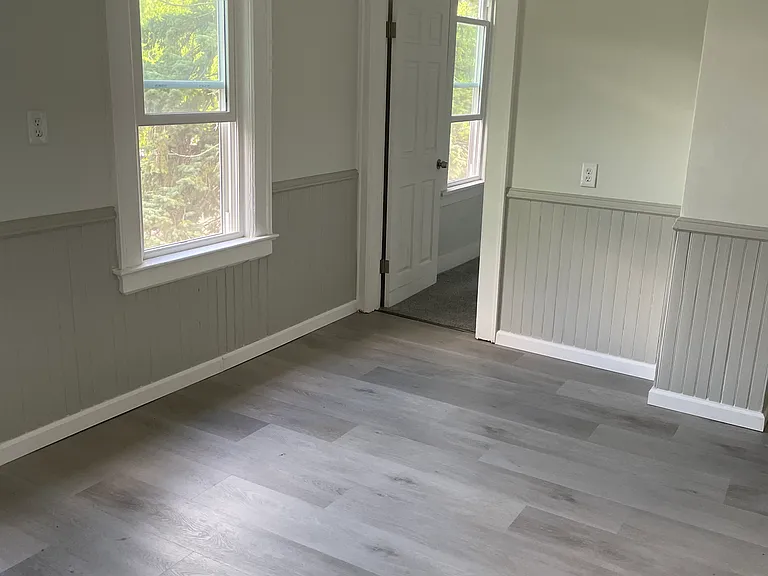 256 Grote St #LOWER — Photo 4