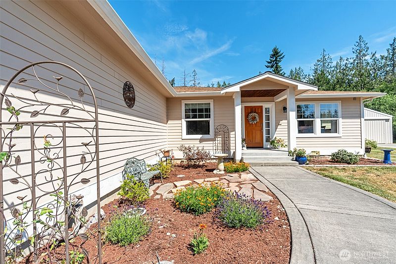 3rd image of 451 Rhododendron Drive
