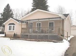 167 Glanworth Ave, Lake Orion, MI 48362
