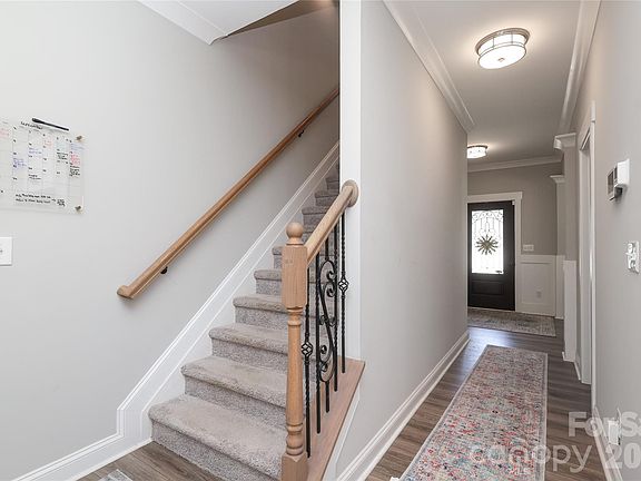 3rd image of 10105 Greenwood Ct
