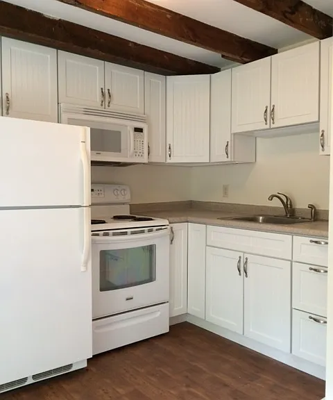 16 Etna Rd — Photo 1