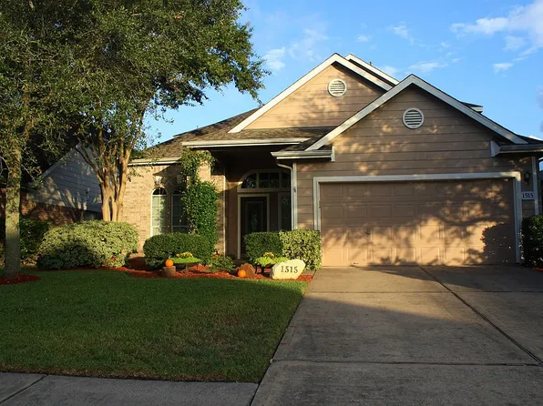 1515 Roaring Springs Ln, Seabrook, TX 77586