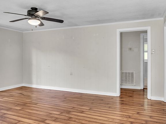 4th image of 508 Evergreen St