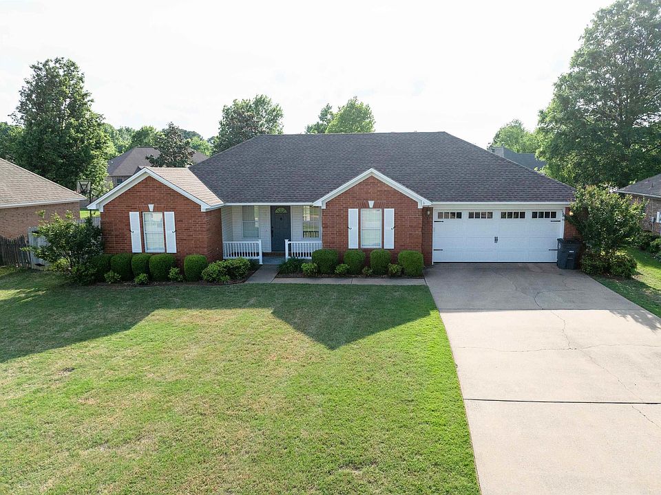 1st image of 305 Crain Dr