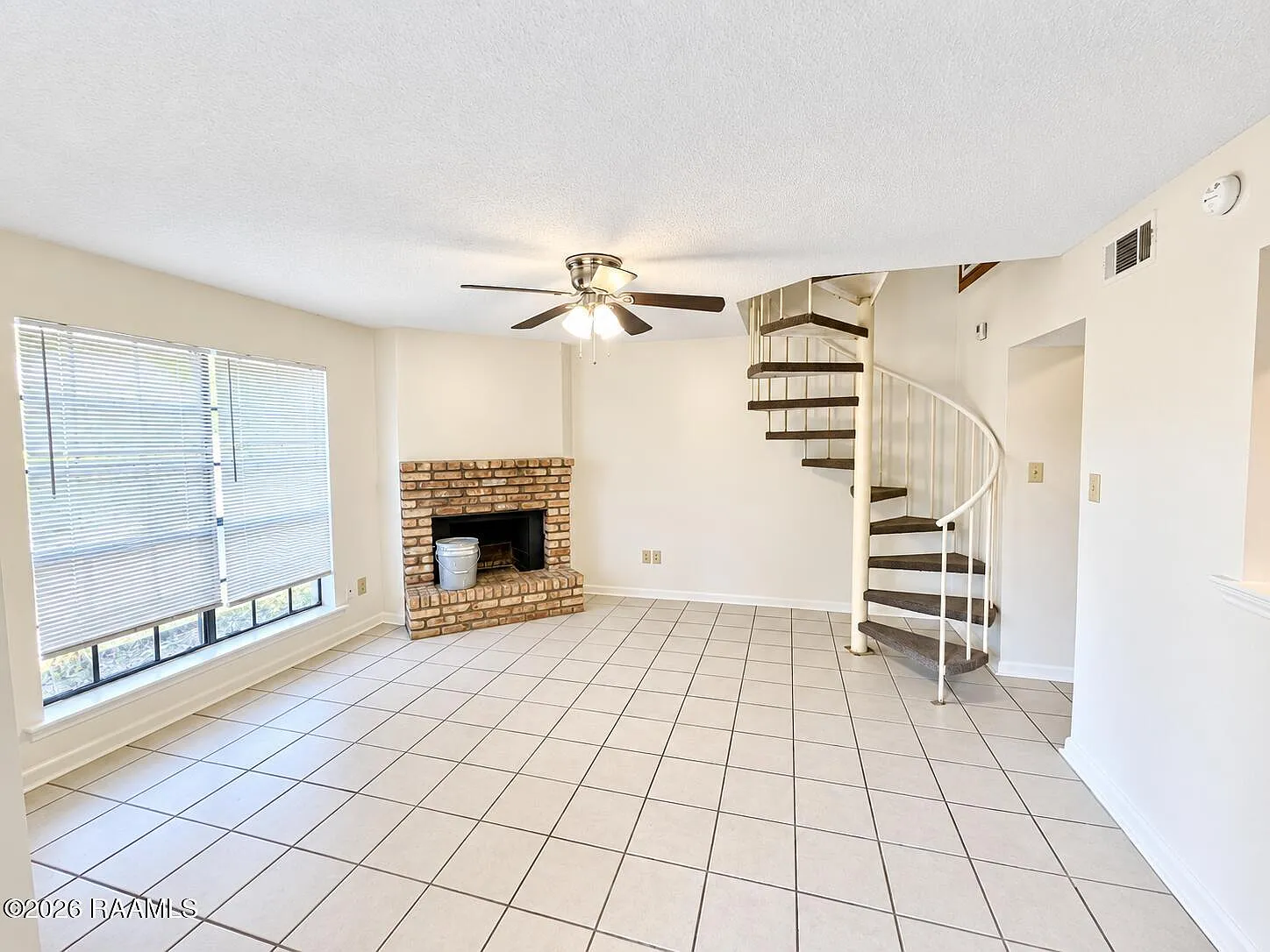 111 Shekel Dr — Photo 3