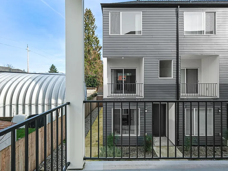 Vancouver Townhouses — Photo 8