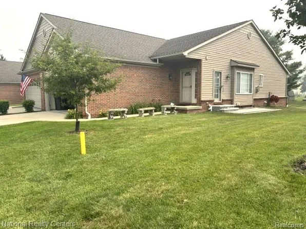 809 Chelsea Ridge Ct, Howell, MI 48843