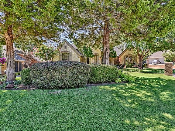 5th image of 2612 Brookwood Dr