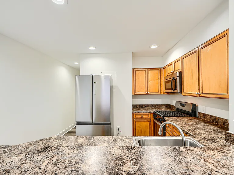 739 W Pratt St #2 — Photo 6