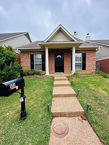 596 Ashley Glen Cir W Photo 1