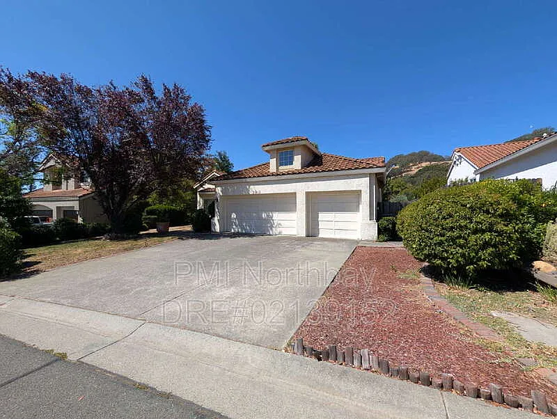 4 bed, 2.0 bath, 2224 sqft, $3,350 — Photo 2