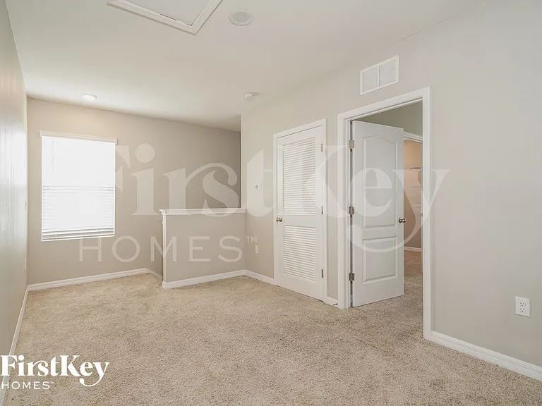 1055 Andean Ln — Photo 7