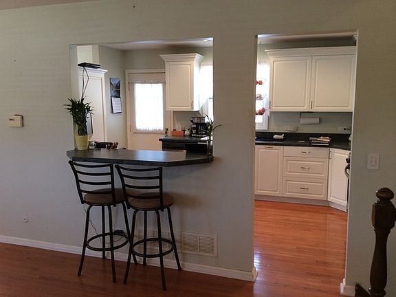 5th image of 108 Dickinson Ct