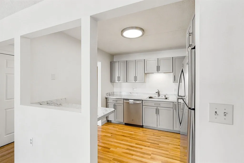 2 bed, 2.0 bath, 1069 sqft, $2,700 — Photo 4