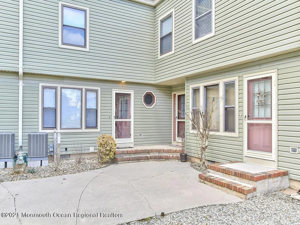 4 bed, 1198 sqft, $1,600 — Photo 3