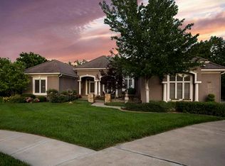 8709 Pine St, Lenexa, KS 66220