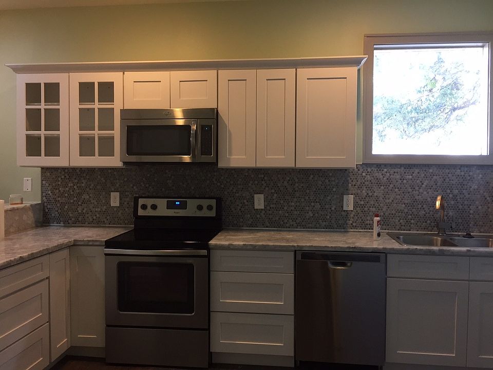 2nd image of 2121 Mandeville St