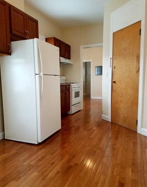 1st image of 286 Nagle St APT 2