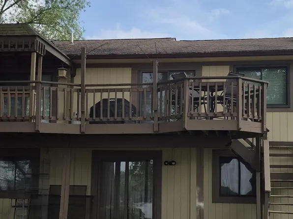 2765 Maple Ridge Ave, Highland, MI 48356