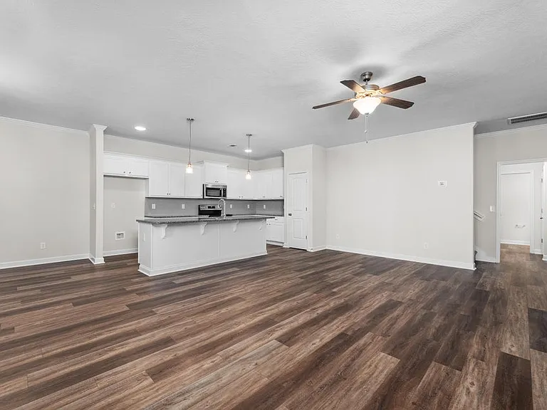 3009 Stanhope Dr — Photo 4
