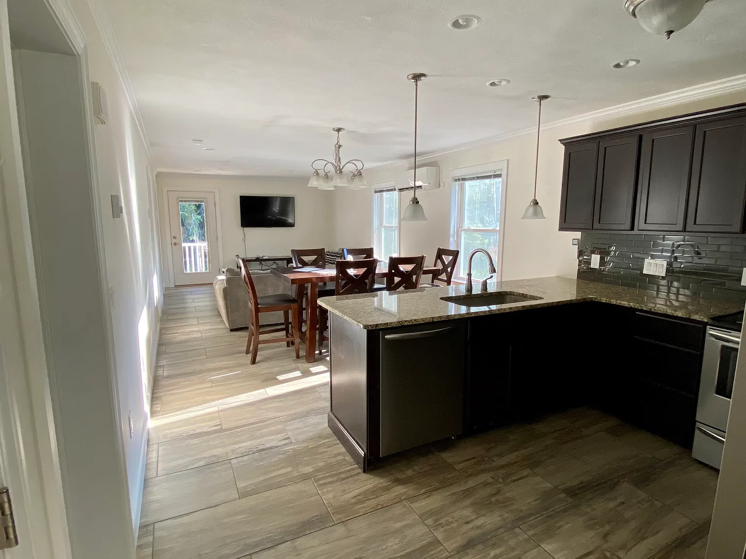 425 Troy Rd — Photo 2
