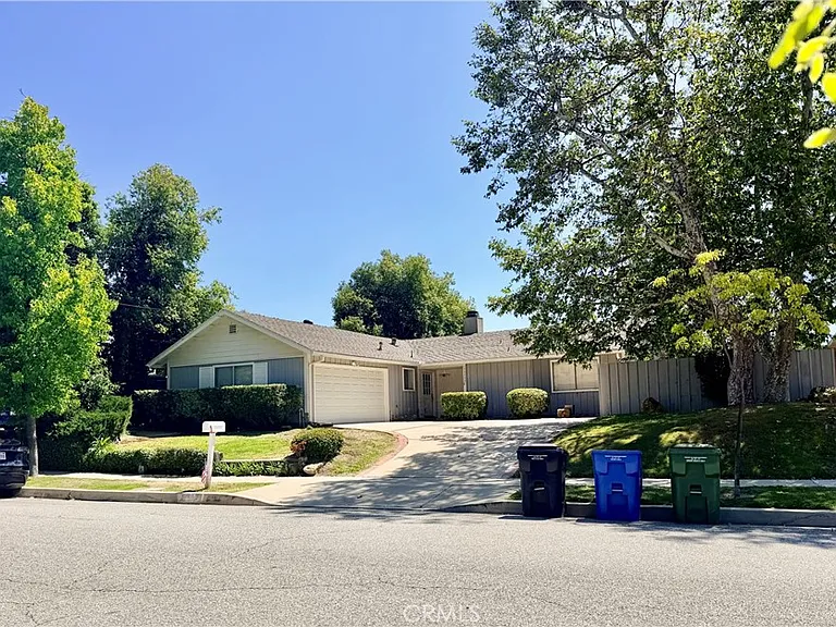 26088 Adamor Rd — Photo 11