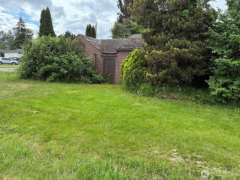 4th image of 1820 E College Way
