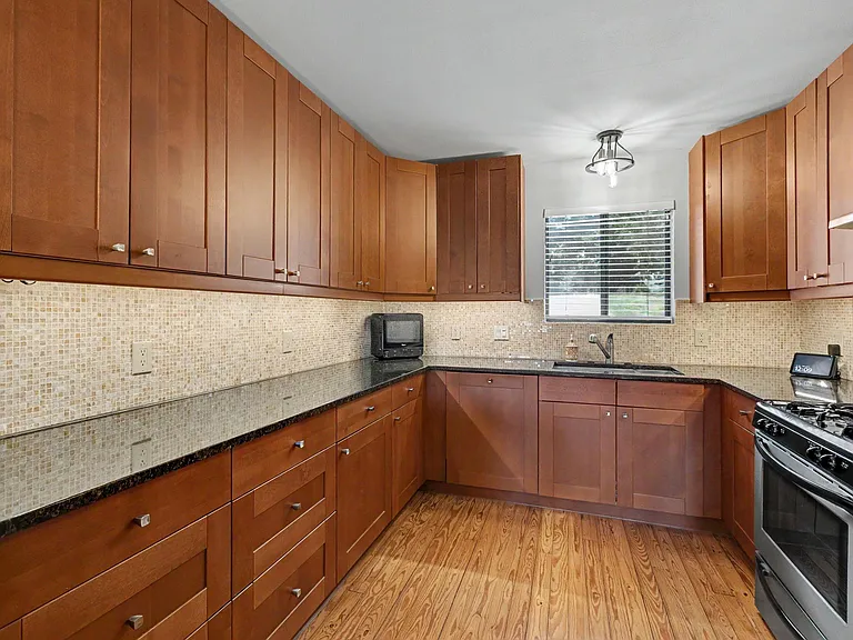 717 Brownlee Cir — Photo 9