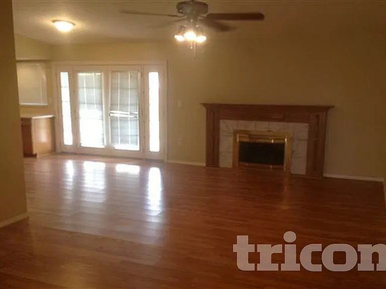 2063 W Morningside Dr — Photo 3