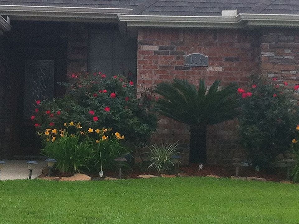 1st image of 114 Parkway Oaks Dr