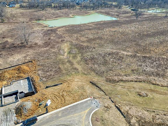 5th image of 218 Shakes Creek Dr