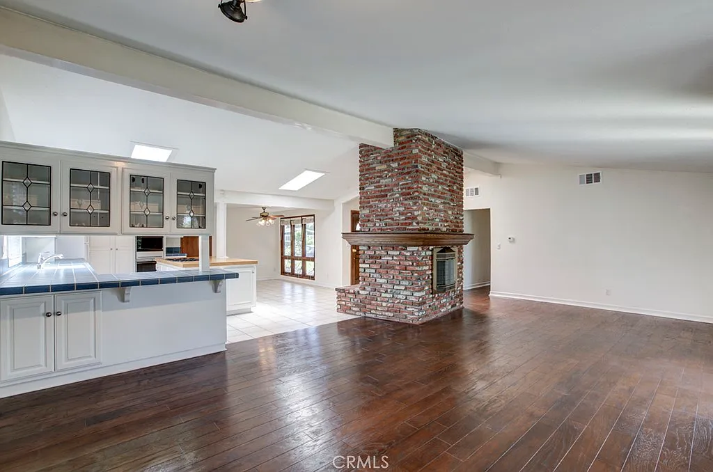 3 bed, 1525 sqft, $5,000 — Photo 3