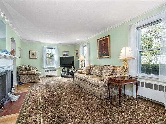 4th image of 5 Olde Field Rd
