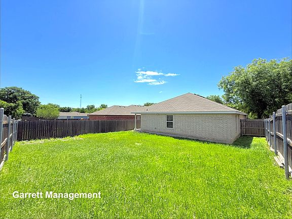 3rd image of 1109 E Avenue F
