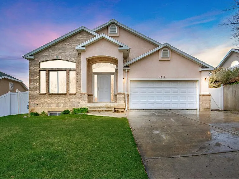 1511 E Lakeview Dr — Photo 1
