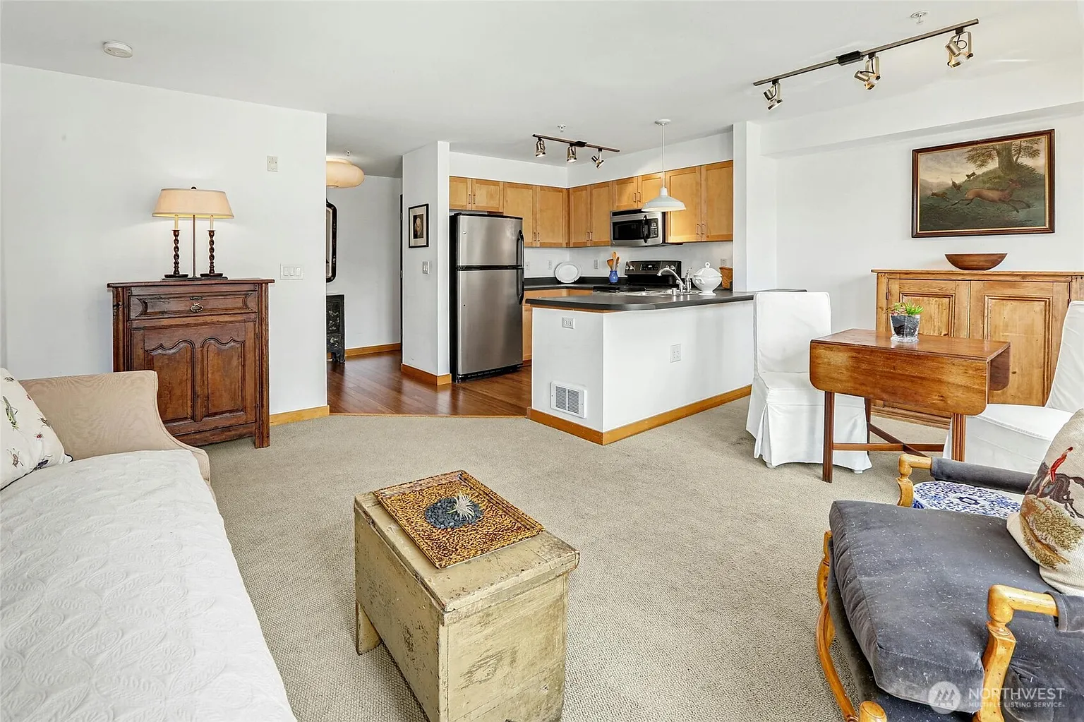 827 Hiawatha Place S #405 photo 1