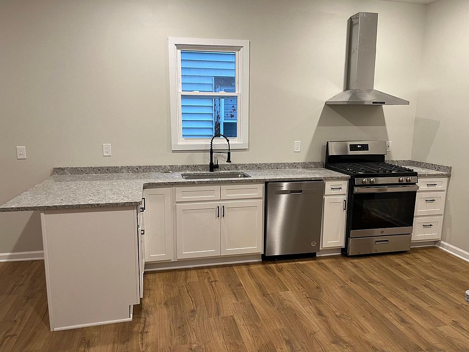 1st image of 391 Forest Ave #1