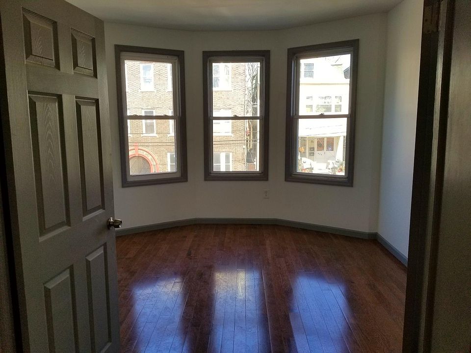 2nd image of 258 Princeton Ave #3