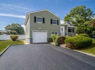 452 1st Ave, Massapequa Park, NY 11762