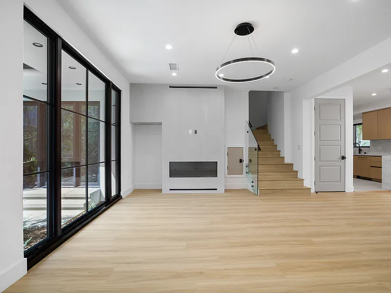 149 S Palm Dr #151-1/2 — Photo 18