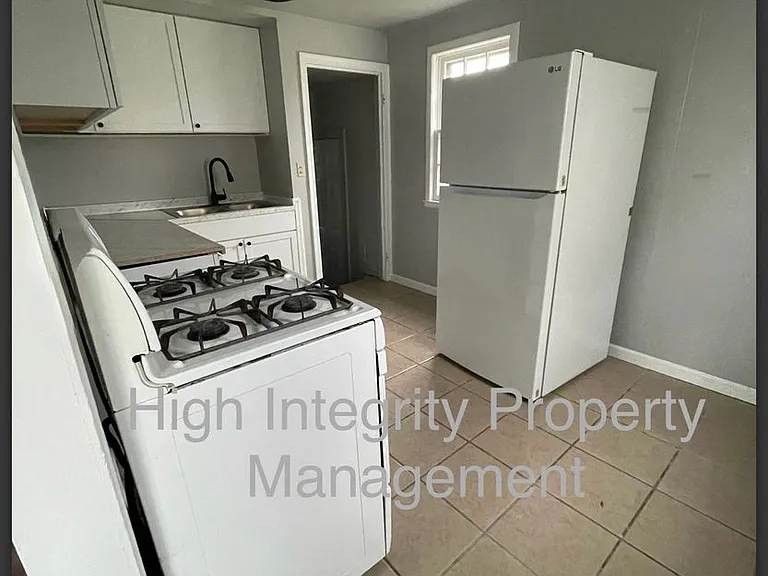 822 Adams St — Photo 5